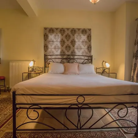 Ersis Guest house 3*